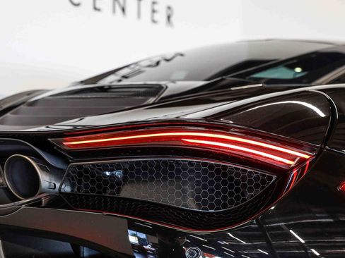 Used 2019 McLaren 720S RWD image 31