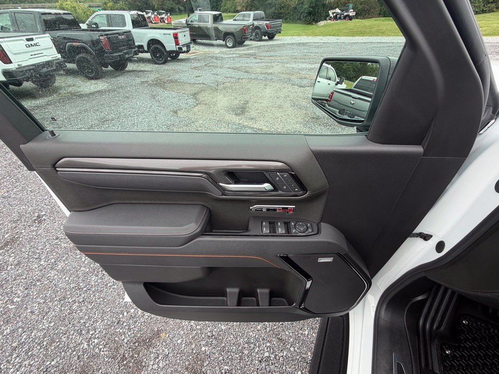Used 2025 GMC Sierra 1500 AT4 w/ Technology Package AWD/4WD image 6