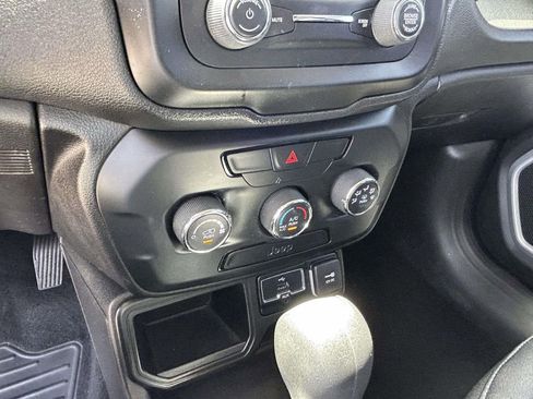 Used 2018 Jeep Renegade Sport w/ Power & Air Group FWD image 22