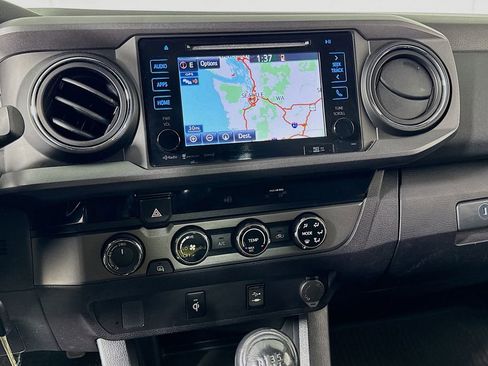 Used 2018 Toyota Tacoma TRD Sport AWD/4WD image 8