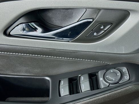 Used 2023 Chevrolet Traverse LT image 21