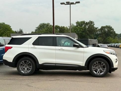 Certified 2023 Ford Explorer XLT w/ Equipment Group 202A AWD/4WD image 35