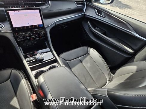 Used 2025 Jeep Grand Cherokee Limited w/ Luxury Tech Group II image 16