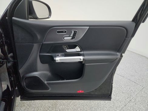 Certified 2023 Mercedes-Benz EQB 300 4MATIC image 40