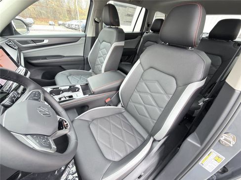 New 2026 Volkswagen Atlas Peak Edition image 17