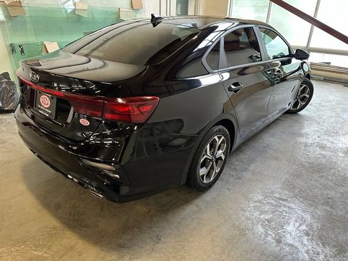 Used 2021 Kia Forte LXS FWD image 3