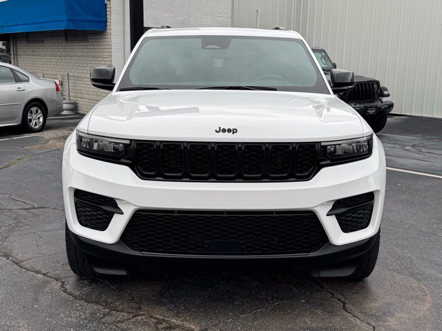 Used 2023 Jeep Grand Cherokee Altitude AWD/4WD image 2