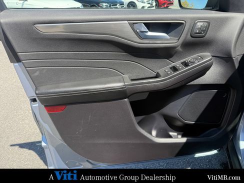 Used 2022 Ford Escape Titanium FWD image 16