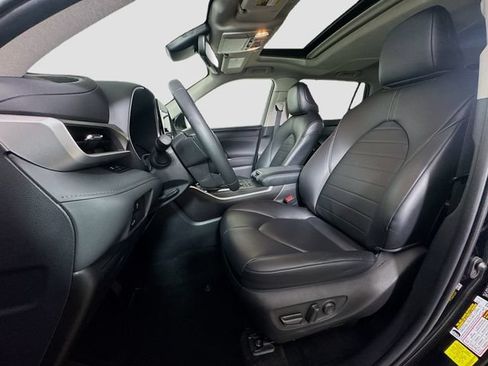 Certified 2024 Toyota Highlander XLE AWD/4WD image 18