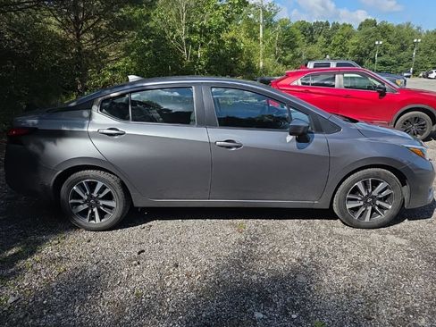 Used 2025 Nissan Versa SV FWD image 9