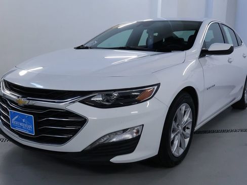 Used 2025 Chevrolet Malibu LT image 3