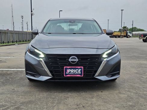 Used 2023 Nissan Altima 2.5 SV FWD image 2