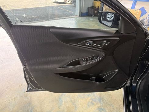 Used 2018 Chevrolet Malibu LT w/ Redline Edition FWD image 15