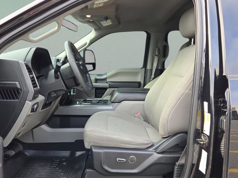 Used 2019 Ford F250 XLT w/ XLT Premium Package image 11