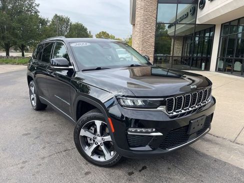 Used 2023 Jeep Grand Cherokee 4WD 4xe image 2