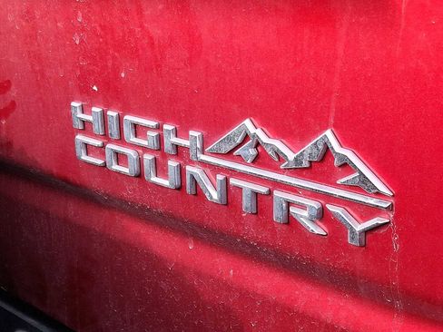 Used 2022 Chevrolet Silverado 1500 High Country w/ Technology Package image 4