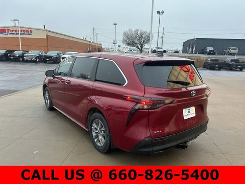 Certified 2025 Toyota Sienna LE image 6