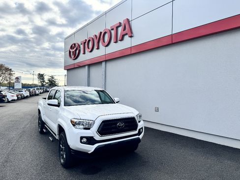 Used 2023 Toyota Tacoma SR5 w/ Technology Package AWD/4WD image 1