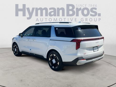 New 2026 Kia Carnival EX FWD image 5