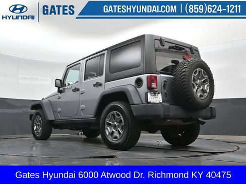 Used 2015 Jeep Wrangler Unlimited Rubicon w/ Max Tow Package AWD/4WD image 34
