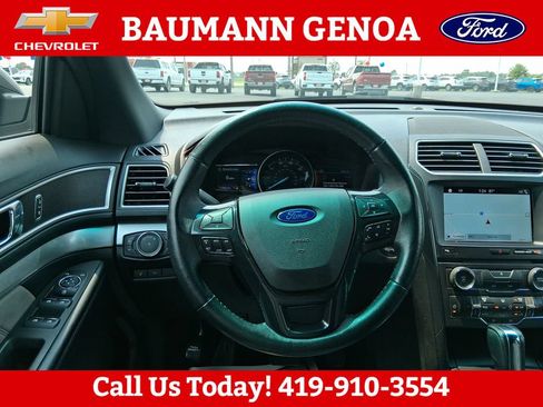 Used 2017 Ford Explorer XLT w/ Equipment Group 202A AWD/4WD image 16