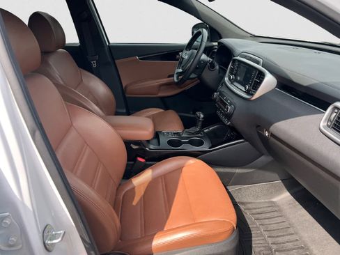 Used 2019 Kia Sorento SX image 16