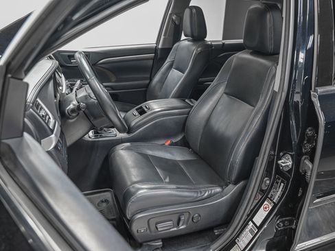 Used 2018 Toyota Highlander Limited image 16
