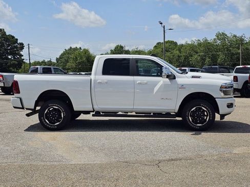Used 2026 RAM 2500 Laramie AWD/4WD image 9