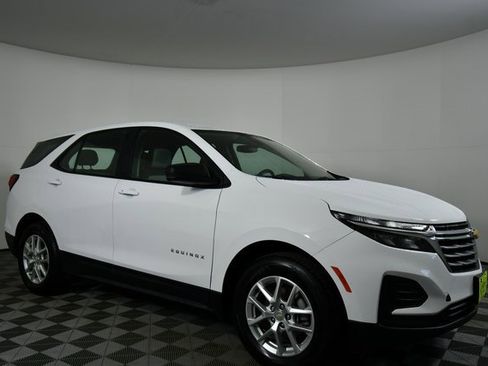 Used 2022 Chevrolet Equinox LS image 9