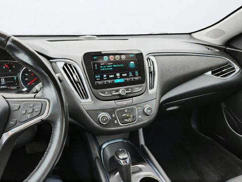 Used 2018 Chevrolet Malibu LT FWD image 18