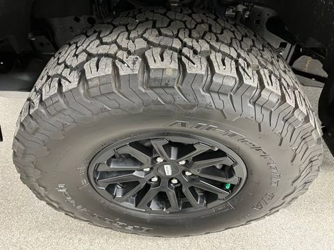 Used 2025 Ford F150 Raptor AWD/4WD image 13