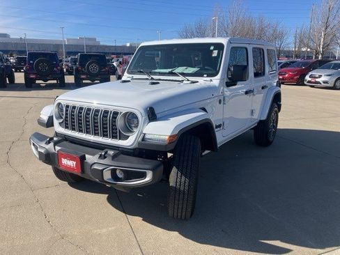 Certified 2025 Jeep Wrangler Sahara image 3