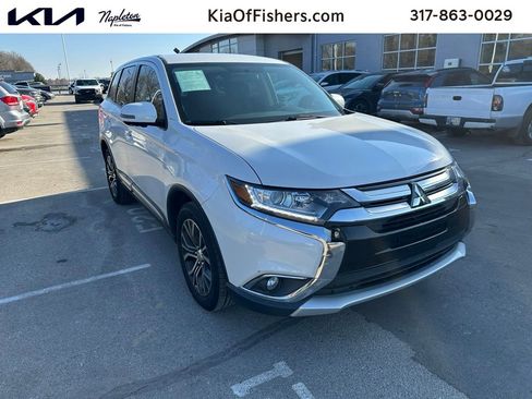 Used 2018 Mitsubishi Outlander SE image 1