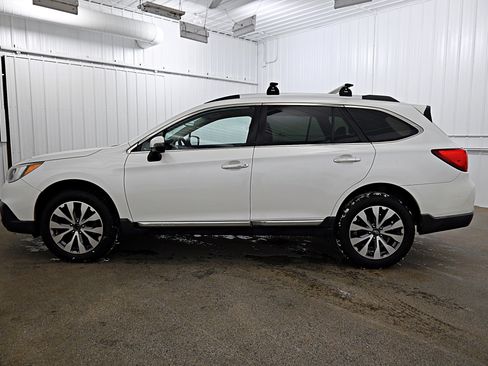 Used 2017 Subaru Outback 3.6R Touring image 21