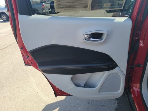 Used 2019 Jeep Compass Latitude image 26