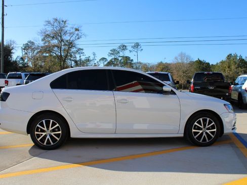 Used 2017 Volkswagen Jetta SE image 8