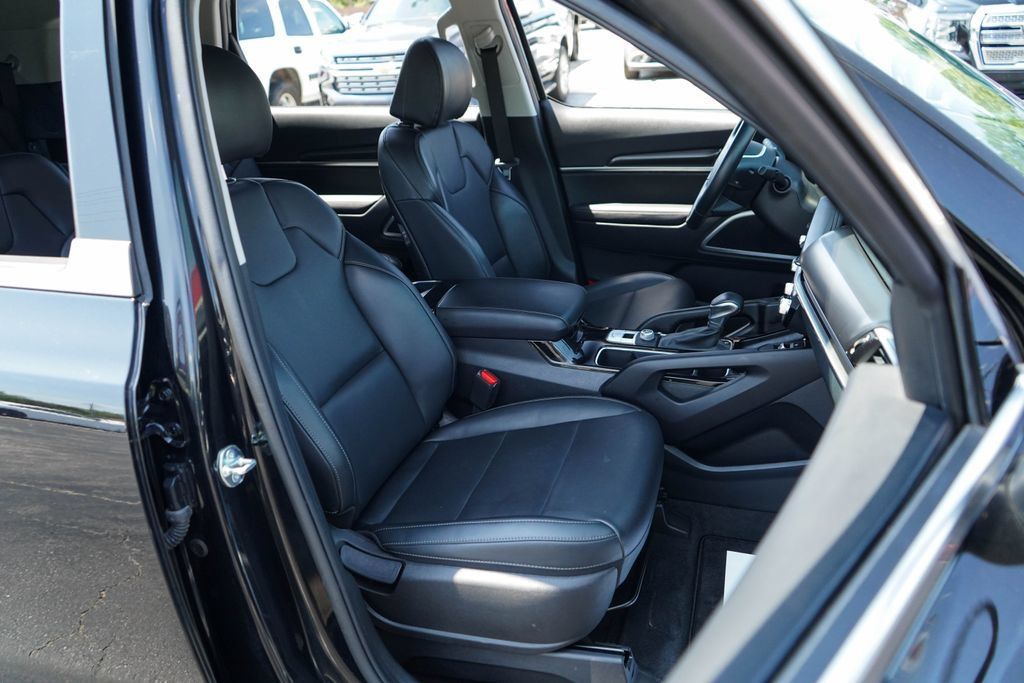 Used 2025 Kia Telluride S FWD image 13