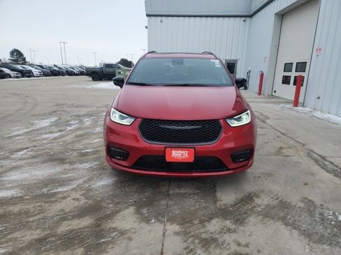 New 2026 Chrysler Pacifica Limited image 4