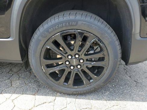 Used 2023 GMC Acadia SLE w/ Driver Convenience Package image 6