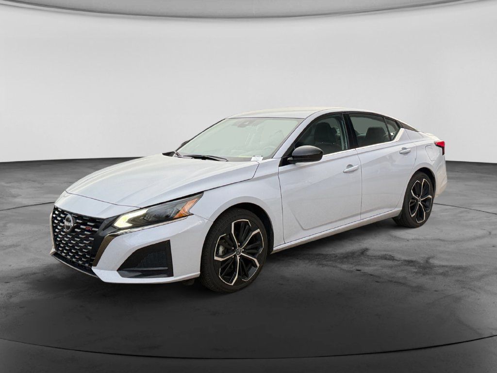 Used 2025 Nissan Altima 2.5 SR FWD image 3