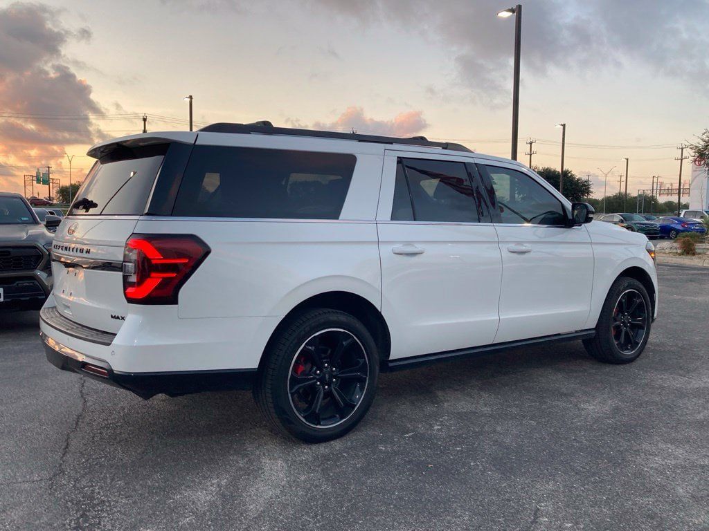 Used 2022 Ford Expedition Max Limited RWD image 5