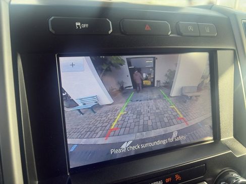 Used 2020 Ford F150 Lariat image 12