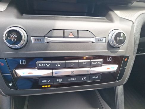 Used 2020 Ford Explorer XLT w/ Comfort Package RWD image 26