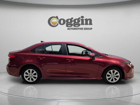 Used 2025 Toyota Corolla LE FWD image 6