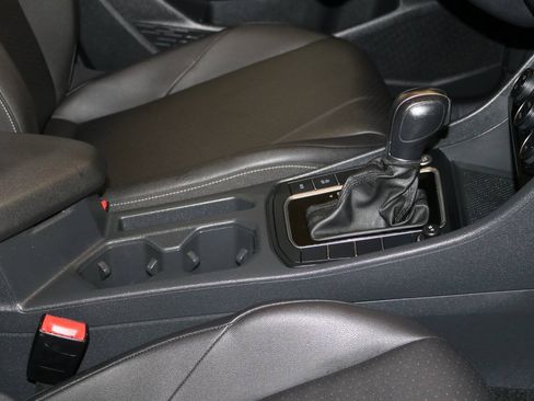 Used 2019 Volkswagen Jetta SE w/ Cold Weather Package FWD image 37