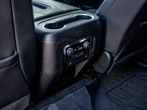 Used 2022 GMC Yukon XL SLT w/ SLT Premium Package image 27