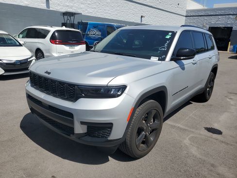 Used 2024 Jeep Grand Cherokee L Laredo RWD image 3
