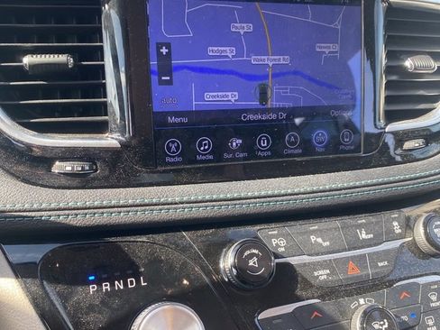 Used 2017 Chrysler Pacifica Platinum image 5