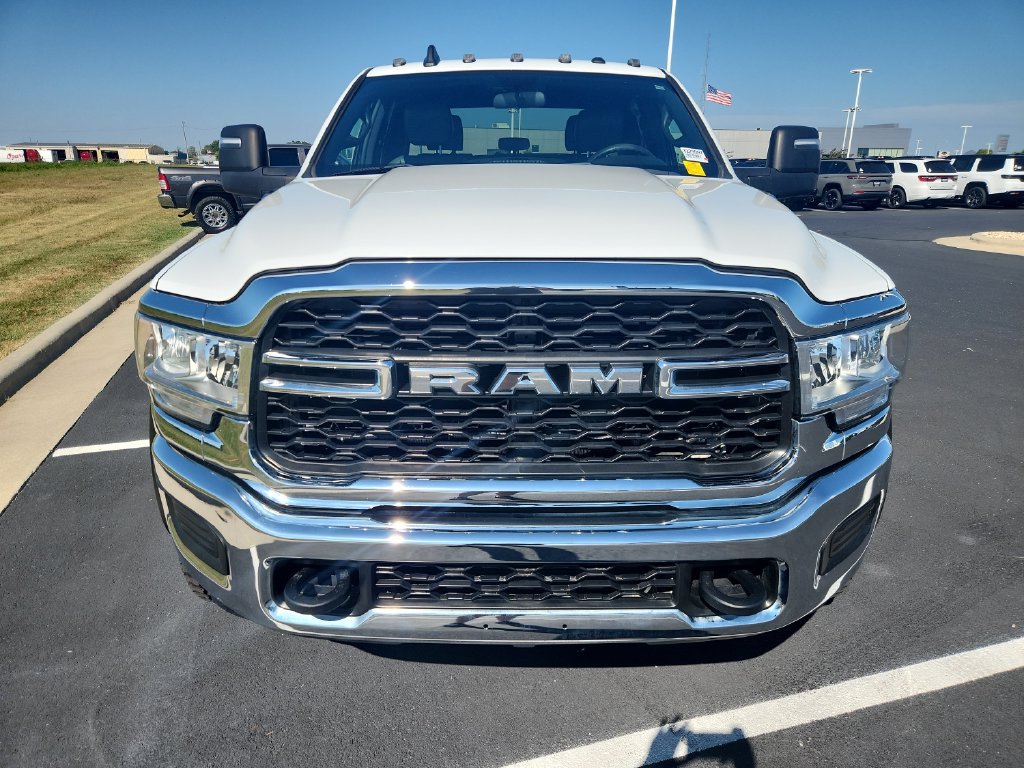 Used 2024 RAM 5500 Tradesman w/ Chrome Appearance Group AWD/4WD image 3