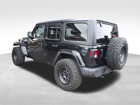 Used 2018 Jeep Wrangler Unlimited Sahara AWD/4WD image 13